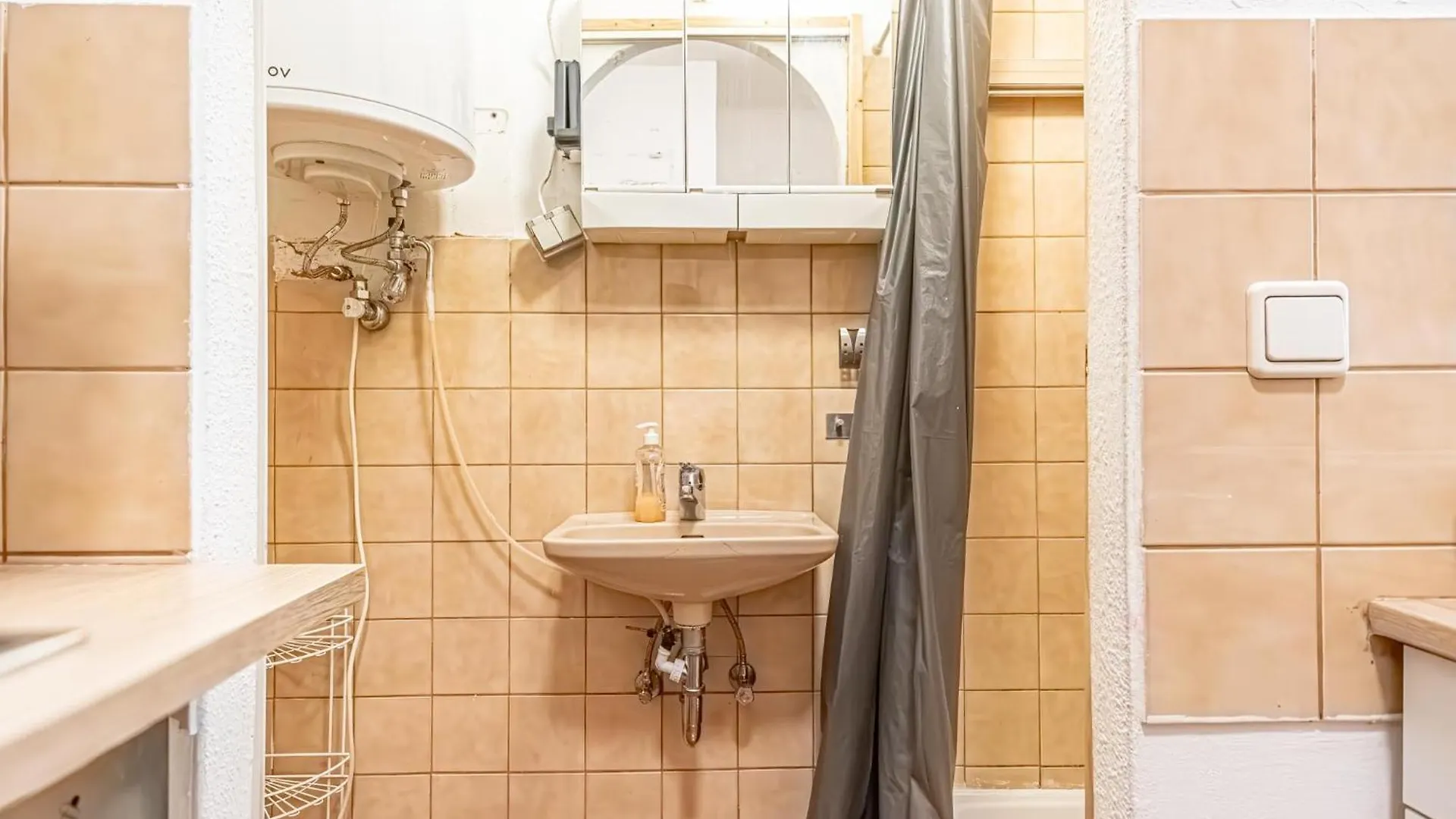 Cozy 1Br Apt Wi-Fi & Close To Hauptbahnhof Vienna 0*,  Austria