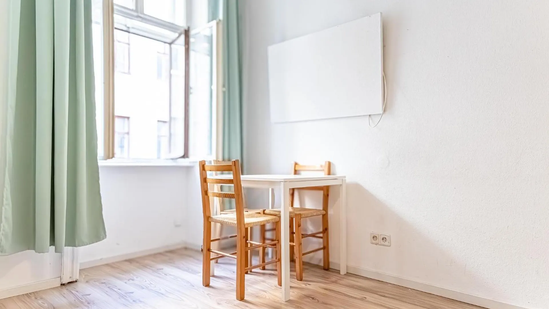 Cozy 1Br Apt Wi-Fi & Close To Hauptbahnhof Vienna 0*,  Austria
